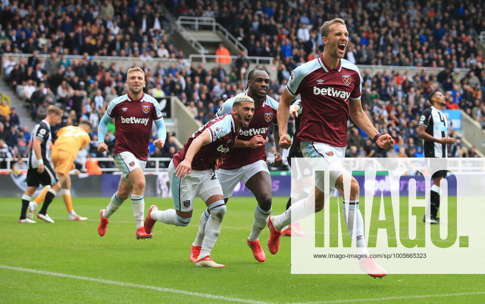 Fußball Premier League Newcastle United v West Ham United 15. August 2021 Premier League Newcastle United v West Ham United Tomas Soucek von West Ham United jubelt nach dem dritten Tor für sein Team Foto Simon Stacpoole Abseits Newcastle upon Tyne UK