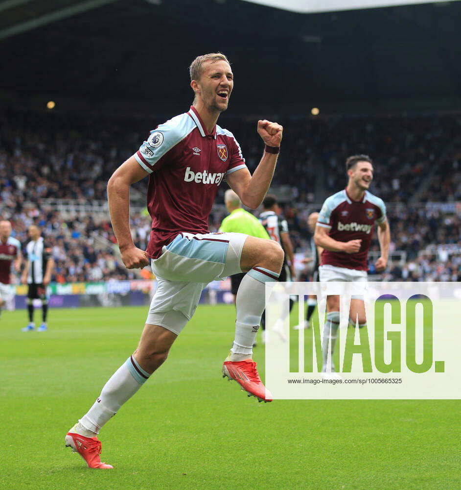 Fußball Premier League Newcastle United v West Ham United 15. August 2021 Premier League Newcastle United v West Ham United Tomas Soucek von West Ham United jubelt nach dem dritten Tor für sein Team Foto Simon Stacpoole Abseits Newcastle upon Tyne UK