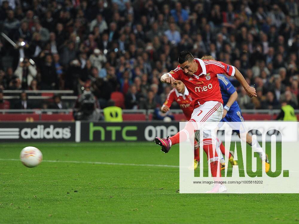 Mandatory Credit: Photo by Kevin Quigley Daily Mail Shutterstock (3754002a) May 15th 2013. Europa League Final - Chelsea V Benfica - Amsterdam Oscar Cardozo Of Benfica Scores A Penalty 1-1 Credit Image: Kevin Quigley daily Mail solo Syndication) May 15th 2013. Europa League Final - Chelsea V Benfica - Amsterdam Oscar Cardozo Of Benfica Scores A Penalty 1-1 Credit Image: Kevin Quigley daily Mail solo Syndication) No use with unauthorised audio, video, data, fixture lists (outside the EU), club league logos or live services. Online in-match use limited to 45 images (+15 in extra time). No use to emulate moving images. No use in betting, games or single club league player publications services. May 15th 2013. Europa League Final - Chelsea V Benfica - Amsterdam Oscar Cardozo Of Benfica Scores A Penalty 1-1 Credit Image: Kevin Quigley daily Mail solo Syndication) No use with unauthorised audio, video, data, fixture lists (outside the EU), club league logos or live services. Online in-match use limited to 45 images (+15 in extra time). No use to emulate moving images. No use in betting, games or