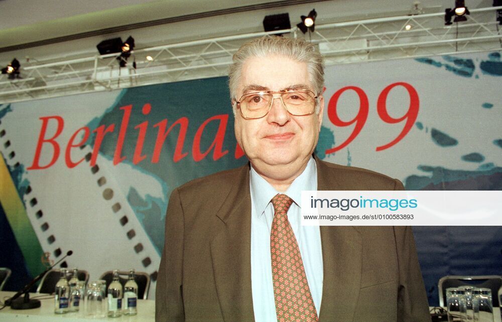 01 Berlinale 99 Moritz de Hadeln Festival Director , press conference, competition film Aimee and Jaguar , red tie, glasses, grey hair, film festival, film festival,