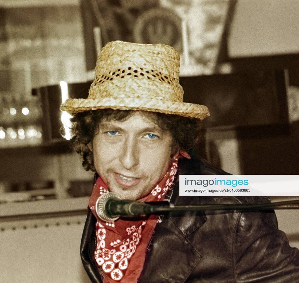 1 Portrait 87 Bob Dylan with straw hat bandana, smiling, press conference, songwriter, songwriter, music, PK, rock, pop, singer, country rock, folk rock, folksinger, rock star, star, , colored SW photo, Hamburg Germany, Germany