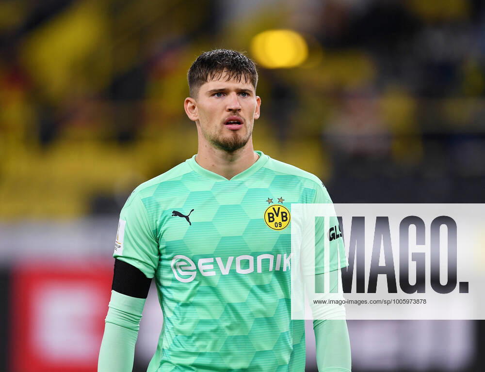 Soccer Supercup Season 2021 2022 Borussia Dortmund FC Bayern Muenchen 17 08 2021 Goalkeeper Gregor Kobel Borussia Dortmund