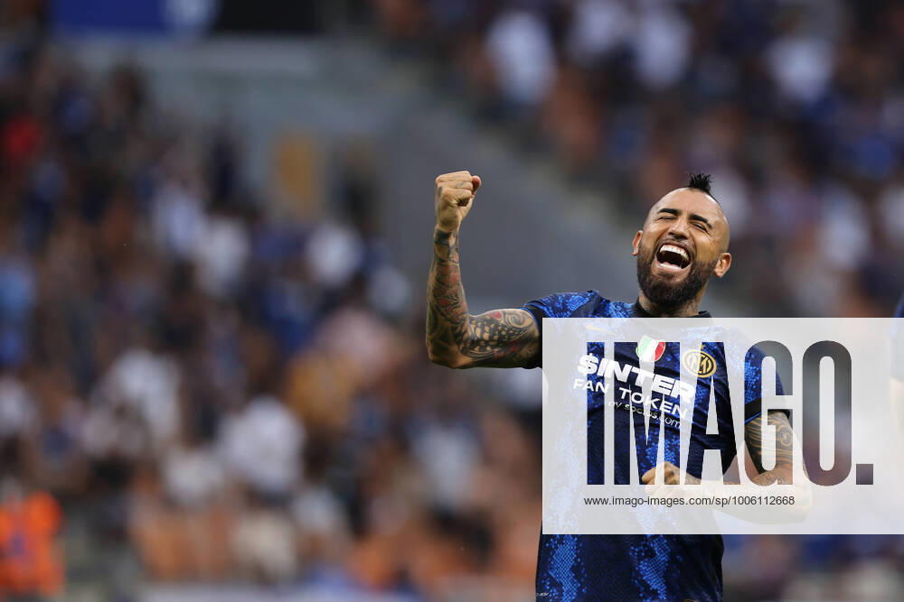 KW33 Arturo Vidal of FC Internazionale celebrates after scoring a goal during the Serie A 2021 22 football match between FC Internazionale and Genoa CFC at Giuseppe Meazza Stadium, Milan, Italy on August 21, 2021 - Photo FCI Fabrizio Carabelli