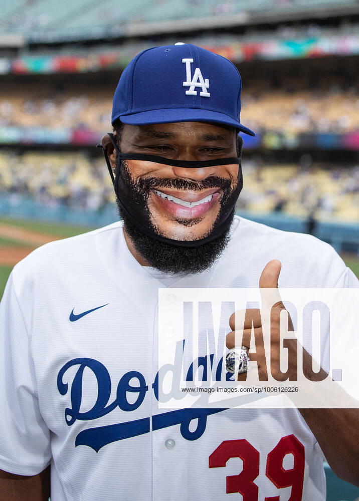 Actor, Anthony Anderson throws the honorary first pitch at the MLB, Baseball Herren, USA season game between the Los Angeles Dodgers and the New York Mets on Saturday August 21, 2021 at Dodger Stadium in Los Angeles, California. Dodgers defeat Mets, 4-3. PI Los Angeles USA - ZUMAp124 20210821_zaa_p124_035