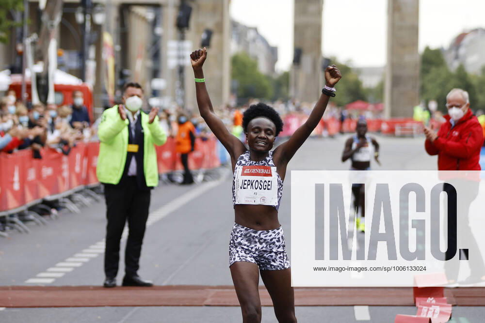 The winner Joyciline Jepkosgei at the 40 Berlin Half Marathon 2021 Berlin, 22 08 2021 Foto:xJ.xFuturexImage