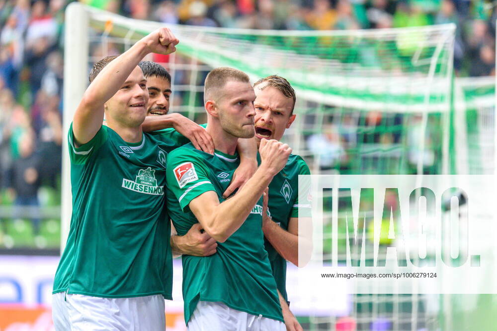 GER, 2 FBL, SV Werder Bremen vs Hansa Rostock 29 08 2021, wohninvest Weserstadion, Bremen, GER, 2 FBL, SV Werder Bremen vs Hansa Rostock in picture 1 0 by penalty Marvin Ducksch SV Werder Bremen 07 cheering with Niklas Schmidt Werder Bremen 22 Christian Groß Gross Werder Bremen 36 Eren Dinkci Werder Bremen 43 U23 nordphotoxGmbHxx xKokenge nph00001