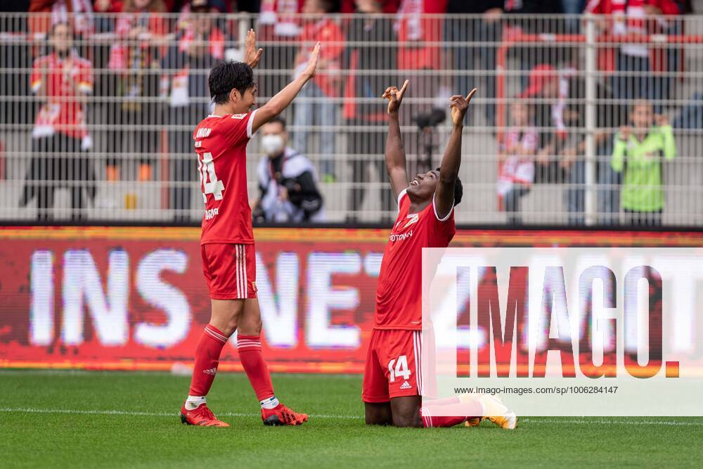 Football Berlin 29 08 2021 Season 2021 2022 1 Bundesliga DFL 1 FC Union Berlin vs Borussia Mönchengladbach Cheers after goal to 2 0 by Taiwo Awoniyi Union, No 14 Genki Haraguchi Union, No 24 li