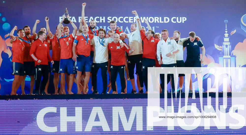KW34 MOSCOW, RUSSIA - AUGUST 29, 2021: 1st placed, Russia s players celebrate during an award ceremony at the 2021 FIFA Beach Soccer World Cup at Luzhniki Beach Soccer Stadium. Sergei Fadeichev TASS TS10E2AE