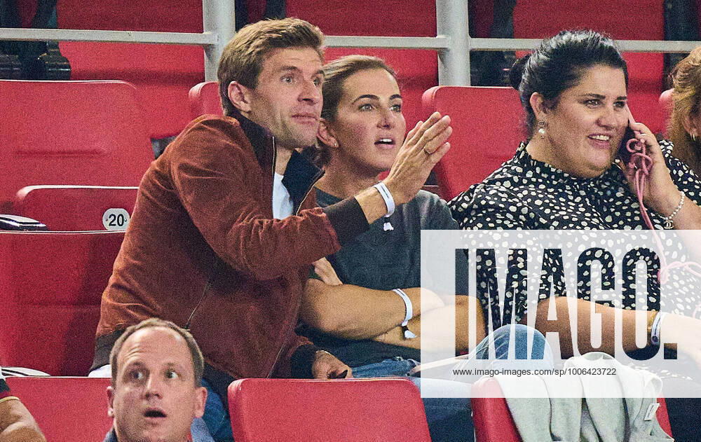 Thomas Müller, Mueller, DFB 25 Lisa, wife of Thomas Mueller, on the honor tribune, tribunes, honorary guests, celebrities, VIP, in the match GERMANY - ARMENIA Qualification for World Championships 2022, WM Quali, Season 2021 2022, Sept 5, 2021 in Stuttgart, Germany. (Armenien)