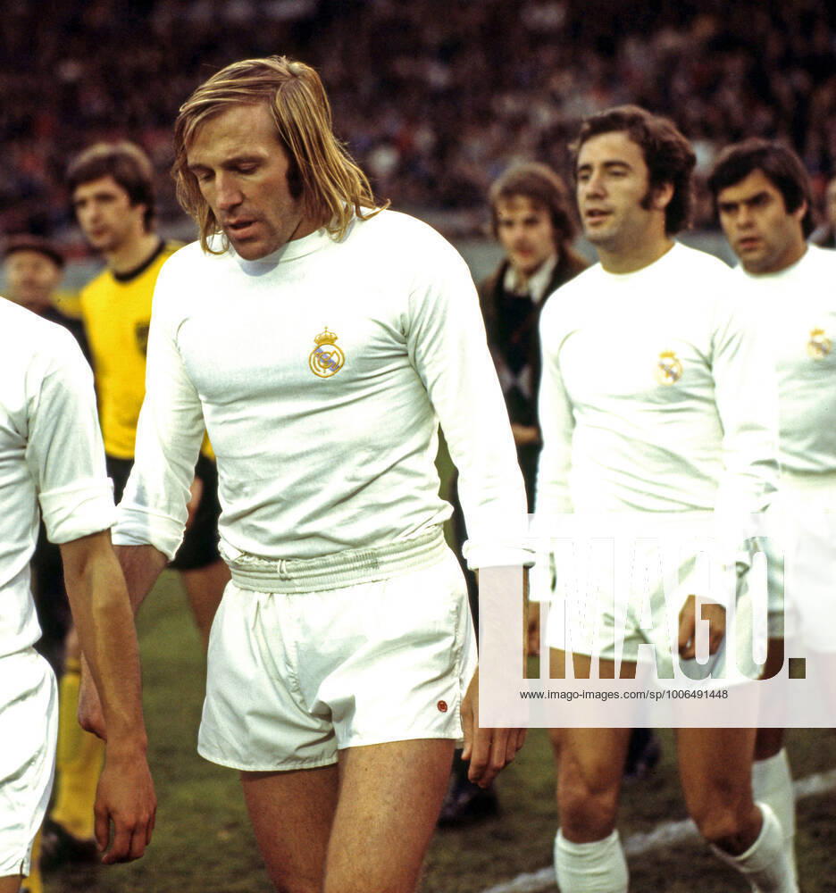 17 11 74 VfB Stuttgart Real Madrid Germany, Stuttgart, 17 11 1974, Football, Bundesliga, Test match, VfB Stuttgart Real Madrid 1 1 Günther Netzer Real Madrid