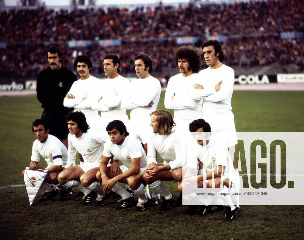 17 11 74 VfB Stuttgart Real Madrid Germany, Stuttgart, 17 11 1974, Football, Bundesliga, Test match, VfB Stuttgart Real Madrid 1 1 Team Real Madrid with Paul Breitner top row 5 v l , Vincente del Bosque top row 6 v l and Günther Netzer bottom row 4 v l