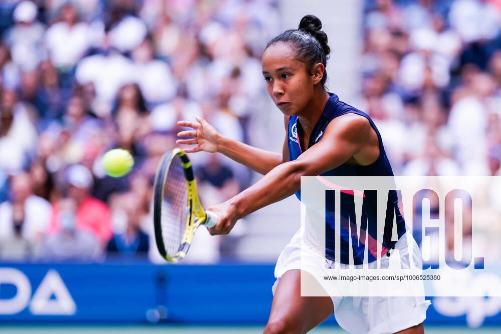 Leylah Fernandez of Canada returns a ball to Emma Raducanu of Great Britain in the Women s Final in Arthur Ashe Stadium at the 2021 US Open Tennis Championships at the USTA Billie Jean King National Tennis Center on Saturday, September 11, 2021 in New York City. NYP20210911806 COREYxSIPKIN