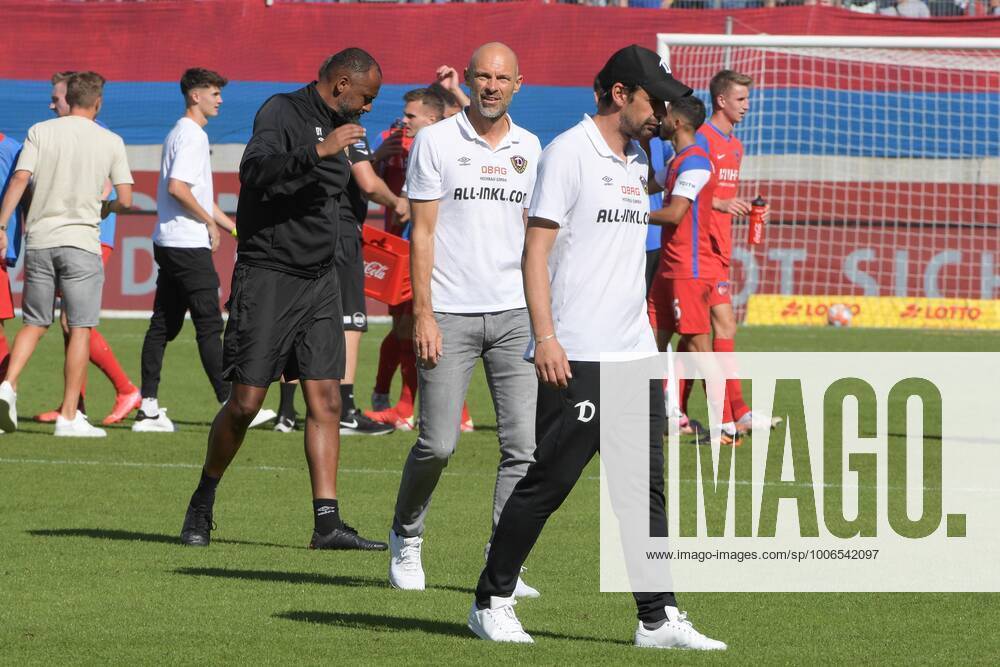 Head coach Alexander Schmidt SG Dynamo Dresden , 1 FC Heidenheim SG Dynamo Dresden, Football, 2 Bundesliga, DFL, 12 09 2021 DFB regulations prohibit any use of photographs as image sequences and or quasi video Heidenheim Baden Wuerttemberg Germany