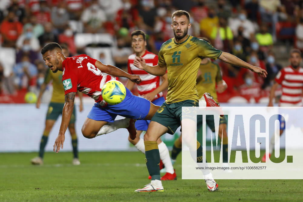 Granada CF v Real Betis - La Liga Santander Luis Javier Suarez, of Granada CF and Pezzella, of Real Betis during the La Liga match between Granada CF and Real Betis at Nuevo Los Carmenes Stadium on September 13, 2021 in Granada, Spain. Granada Granada Spain camaramartinez-granadac210913_npF3r