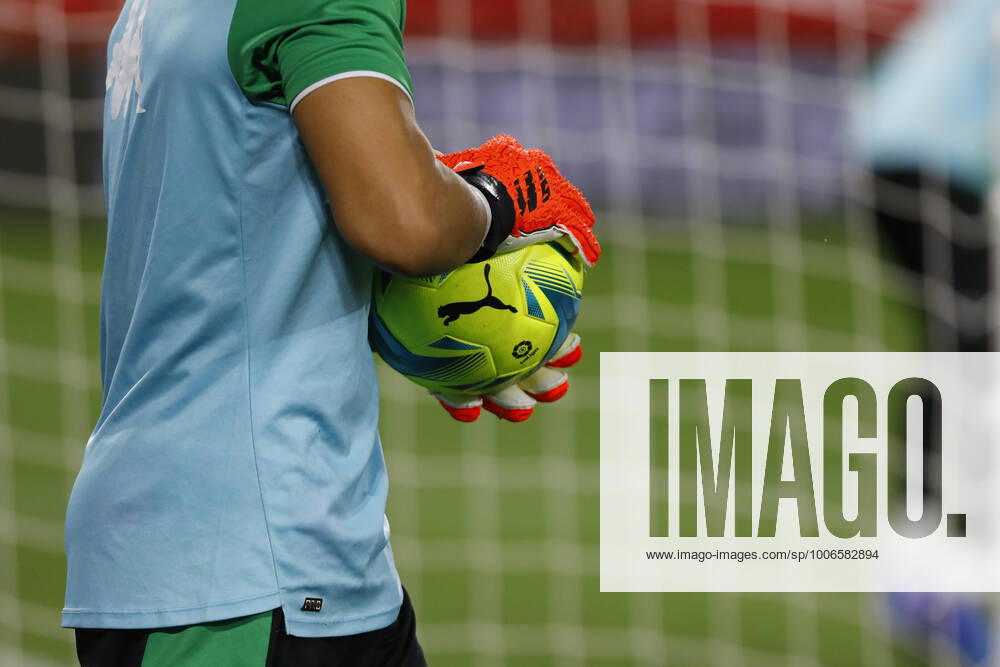 Granada CF v Real Betis - La Liga Santander Goal keeper gloves and a Puma ball during the La Liga match between Granada CF and Real Betis at Nuevo Los Carmenes Stadium on September 13, 2021 in Granada, Spain. Granada Granada Spain camaramartinez-granadac210913_npgCL