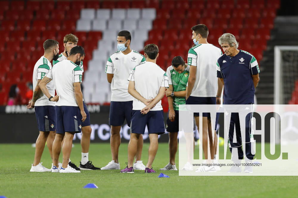 Granada CF v Real Betis - La Liga Santander Manuel Pellegrini, manager of Real Betis during the La Liga match between Granada CF and Real Betis at Nuevo Los Carmenes Stadium on September 13, 2021 in Granada, Spain. Granada Granada Spain camaramartinez-granadac210913_npmrT