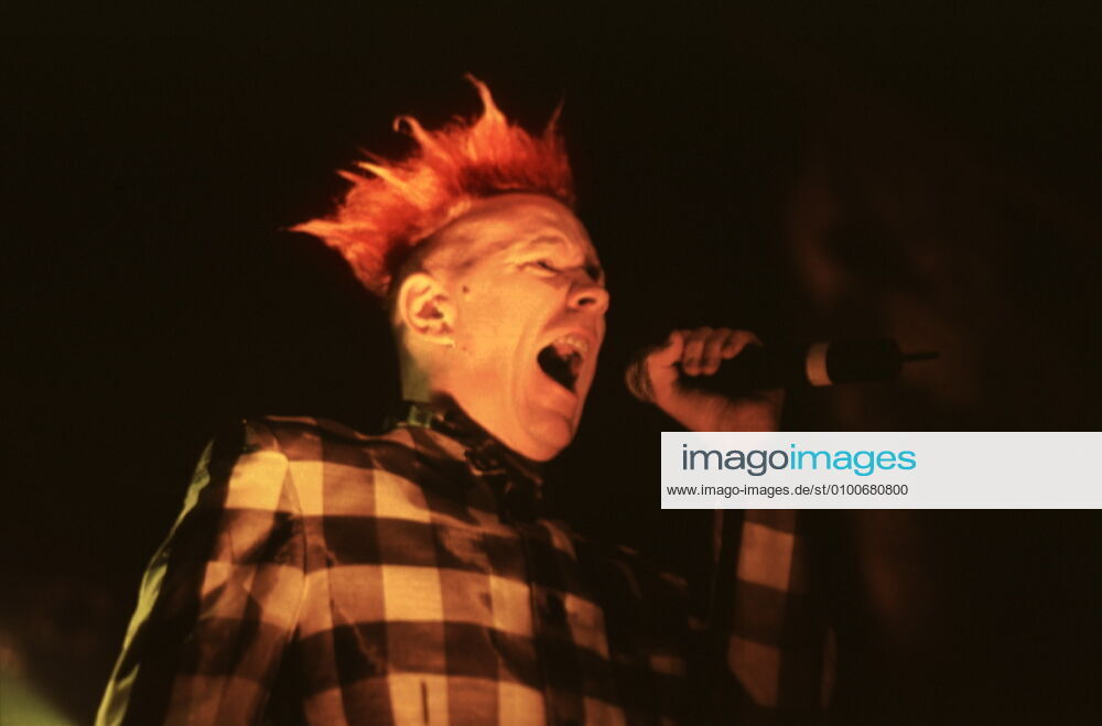 27 Concert 96 Sex Pistols, voc Johnny Lydon, formerly Johnny Rotten , ex-singer of the band P I L , punk, voc, music, Sexpistols , Pil, Public Image Limited, Ltd ,