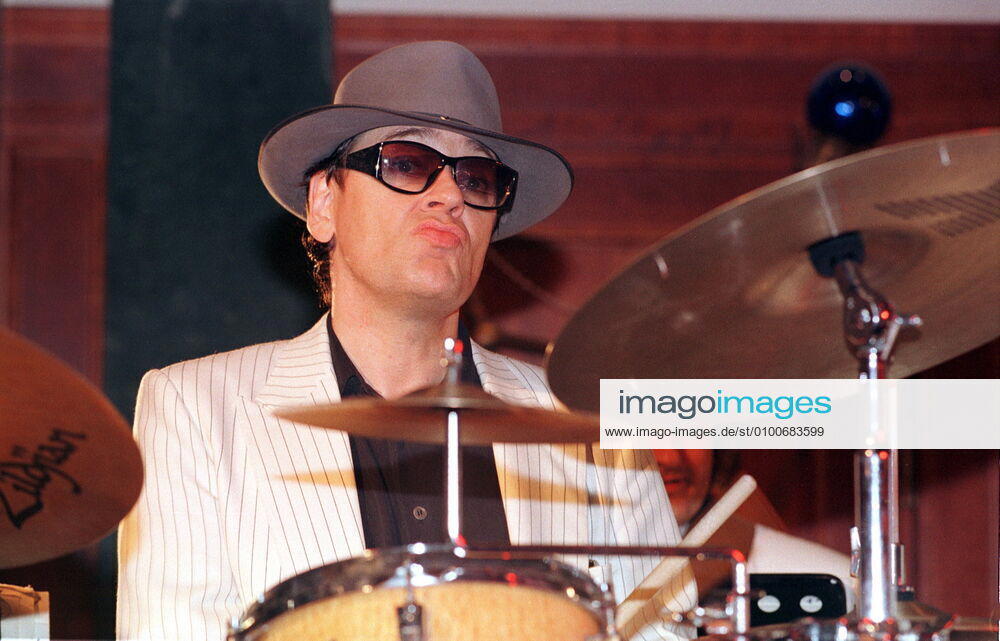 7 Performance 97 Udo Lindenberg dr on drums, singer, CD presentation Belcanto , german rock, ballads, music,