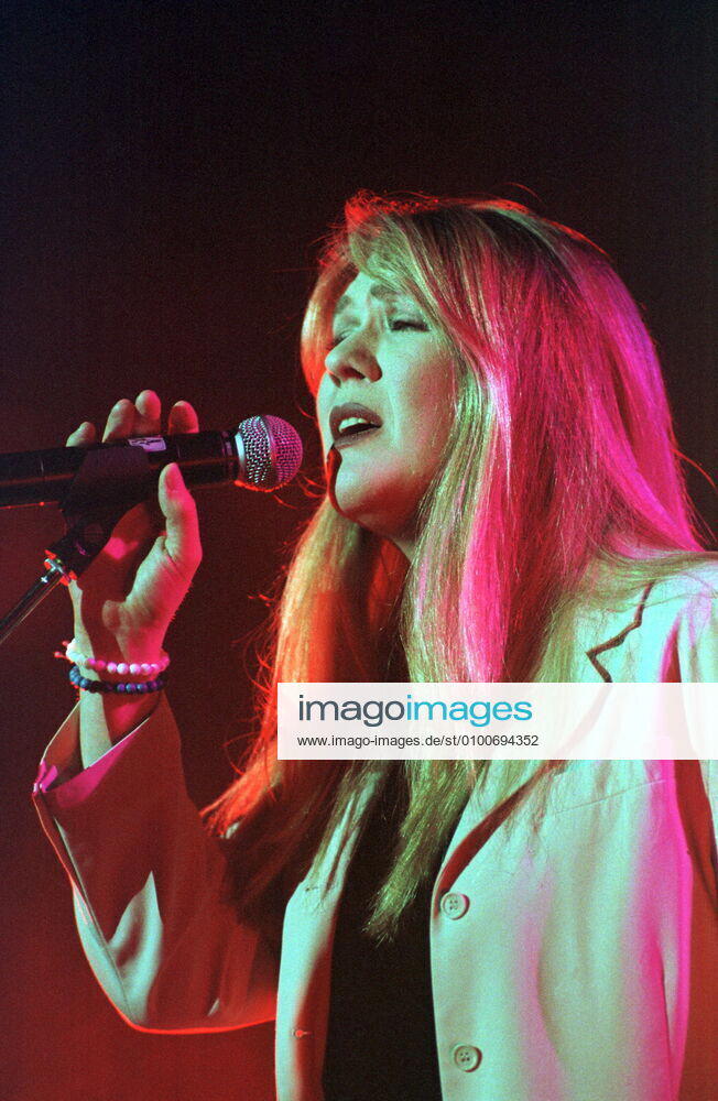 27 Concert Juliane Werding in Berlin Friedrichstadtpalast, German singer, voc, German Schlager, Pop, Music, sings, Berlin Germany, Germany