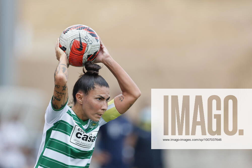 SCU Torreense V Sporting CP - Liga BPI Ana Borges in a throw in during the match for Liga BPI between SCU Torreense and Sporting CP , at Estadio Municipal do Bombarral, Bombarral, Portugal, 02, October, 2021 Bombarral Portugal rico-scutorre211002_npioF
