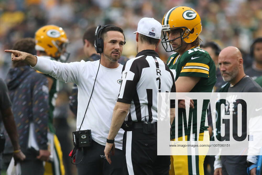 GREEN BAY, WI - OCTOBER 03: Green Bay Packers head coach Matt LaFleur and Green Bay Packers quarterback Aaron Rodgers (12) listen to an explanation form referee Scott Novak (1) during a game between the Green Bay Packers and the Pittsburgh Steelers at Lambeau Field on October 3, 2021 in Green Bay, WI. (Photo by Larry Radloff Icon Sportswire) NFL, American Football Herren, USA OCT 03 Steelers at Packers Icon2110031362
