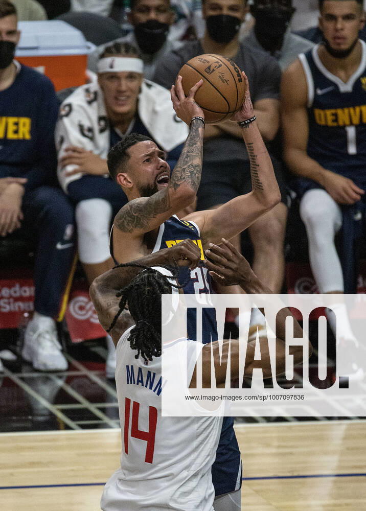 Austin Rivers 25 of the Denver Nuggets takes a shot during their preseason NBA, Basketball Herren, USA game with the Los Angeles Clippers on Monday October 4, 2021 at the Staples Center in Los Angeles, California. Clippers defeat Nuggets, 103 - 102. PI Los Angeles USA - ZUMAp124 20211004_zaa_p124_015