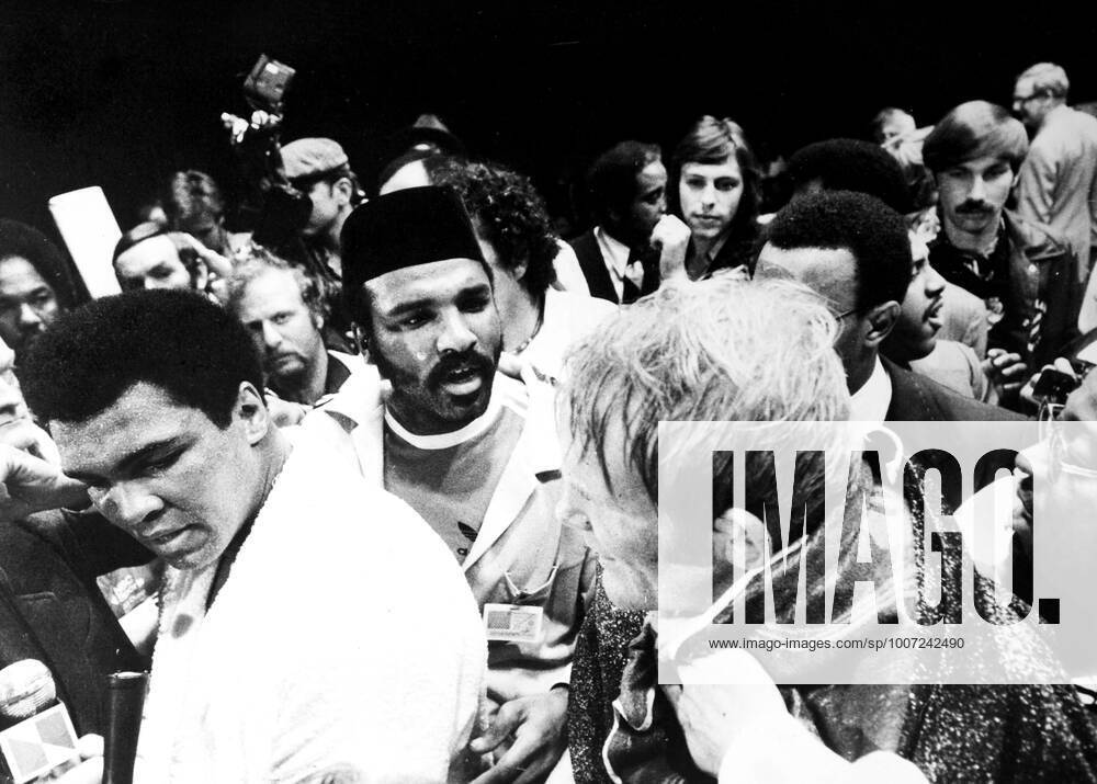 Muhammad Ali is declared the victor after a bloody heavyweight battle with Henry Cooper in London, England., Muhammad Ali, Henry Cooper Wembley Stadium, London, UK, Ref:VM SPO Muhammad Ali Richard Dunn 3.jpg, Muhammad Ali, Henry Cooper, boxing, heavyweight, knockout, blood, Wembley Stadium, London, UK