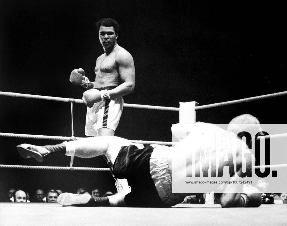 Muhammad Ali is declared the victor after a bloody heavyweight battle with Henry Cooper in London, England., Muhammad Ali, Henry Cooper Wembley Stadium, London, UK, Ref:VM SPO Muhammad Ali Richard Dunn 4.jpg, Muhammad Ali, Henry Cooper, boxing, heavyweight, knockout, blood, Wembley Stadium, London, UK