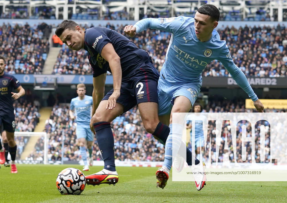 Manchester, England, 16th October 2021. Phil Foden of Manchester City (R) vies with Matthew Lowton of Burnley during the Premier League match at the Etihad Stadium, Manchester. Picture credit should read: Andrew Yates Sportimage . SPI-1247-0007