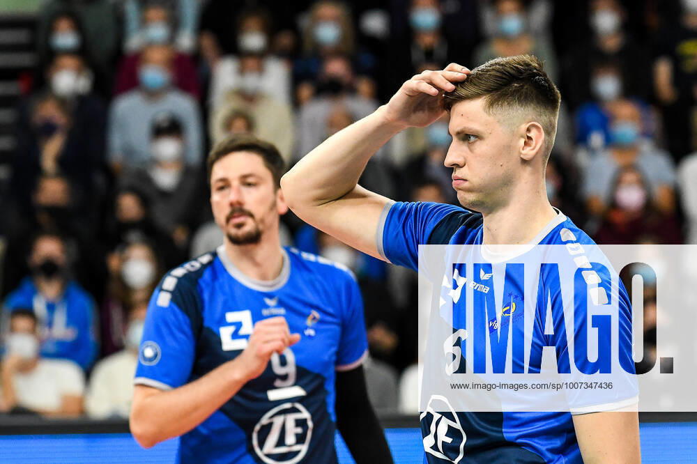 GER, VBL, VfB Friedrichshafen vs Berlin Recycling Volleys 16 10 2021, ratiopharm Arena, Neu Ulm, GER, VBL, VfB Friedrichshafen vs Berlin Recycling Volleys, pictured Dejan Vincic Friedrichshafen, 9 , Andri Aganits Friedrichshafen, 6 nordphotoxGmbHx xHafner nph00200