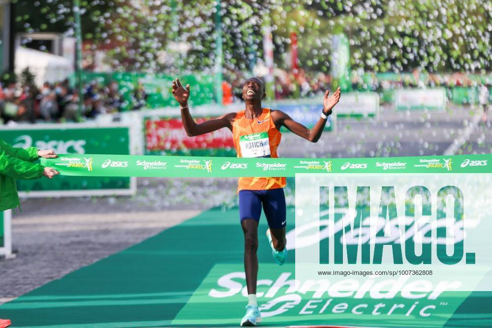 KW41 45th Edition Of The Paris Marathon Kenya s Elisha Rotich celebrates on the finish line as he wins the men s race in the 42,195 km Paris Marathon, as part of its 45th edition on October 17, 2021. Paris Ile-de-France France stoupak-kenyasel211017_npEIz