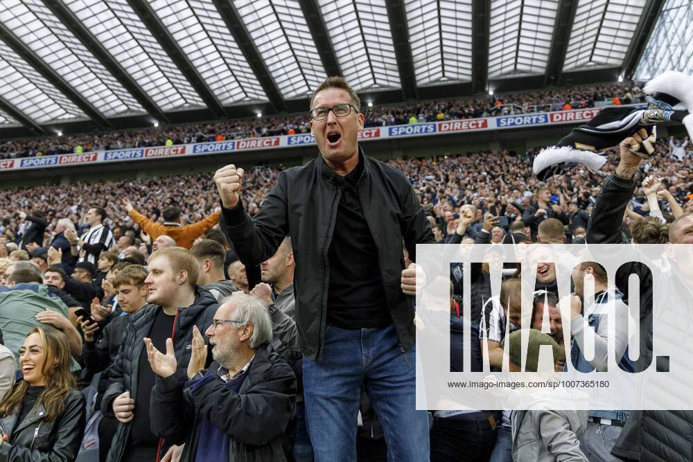 Newcastle United gegen Tottenham Hotspur 17. Oktober 2021, Newcastle upon Tyne Fußball Newcastle United gegen Tottenham Hotspur Newcastle United Fans feiern ihr erstes Tor Foto von Daniel Chesterton Newcastle upon Tyne UK
