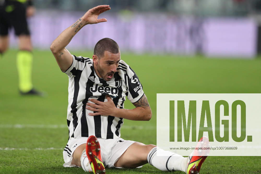 KW41 Turin, Italy, 17th October 2021. Leonardo Bonucci of Juventus reacts after becoming winded as he was struck in the chest by a shot form Nicolo Zaniolo of AS Roma during the Serie A match at Allianz Stadium, Turin. Picture credit should read: Jonathan Moscrop Sportimage . SPI-1241-0015