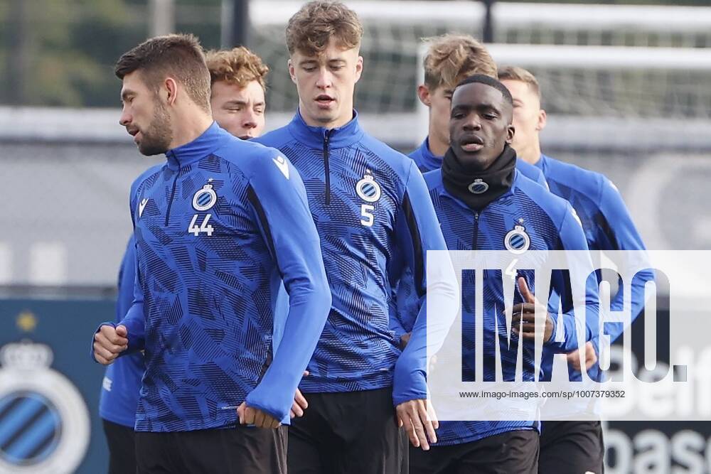 WESTKAPELLE, BELGIUM - OCTOBER 18 : Jack Hendry defender of Club Brugge and Stanley Nsoki defender of Club Brugge during a training session, ahead of the UEFA Champions League match against Manchester City, at the Belfius Basecamp on October 18, 2021 in Westkapelle, Belgium, 18 10 2021 ( Club Brugge v Manchester City - UEFA Champions League - media activities PhotoNews Panoramic