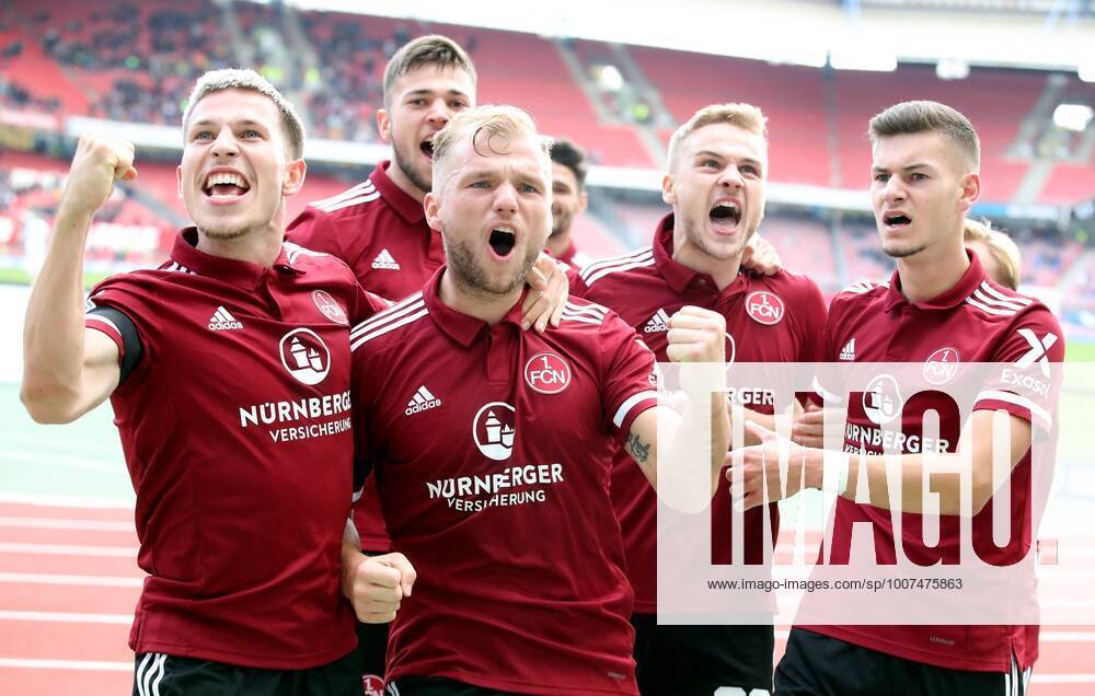 Fussball Saison 2021 2022 2 Fussball Bundesliga 11 Spieltag 1 FC Nürnberg FCN Club FC Heidenheim 1846 FCH Sportfoto Zink DaMa DFL regulations prohibit any use of photographs as image sequences and or quasi video only for editorial use Jubel Freude Torjubel nach Tor zum 3 0 Lino Tempelmann 6, 1 FC Nürnberg FCN Eric Shuranov 11, 1 FC Nürnberg FCN Johannes Geis 5, 1 FC Nürnberg FCN Christopher Schindler 16, 1 FC Nürnberg FCN Tim Handwerker 29, 1 FC Nürnberg FCN Tom Krauß Krauss 14, 1 FC Nürnberg FCN cheers joy goal scorer Johannes Geis 5, 1 FC Nürnberg FCN
