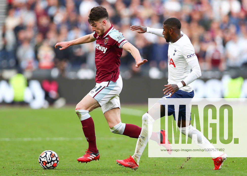 London, England, 24th October 2021. Declan Rice of West Ham United is put under pressure by Emerson of Tottenham during the Premier League match at the London Stadium, London. Picture credit should read: Jacques Feeney Sportimage . SPI-1263-0023