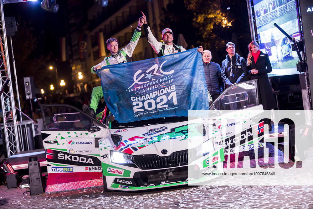 KW42 MIKKELSEN Andreas (NOR), EDMONDSON Elliot (GBR), TOKSPORT WRT, Â¦koda Fabia Evo, podium ambiance during the 2021 FIA ERC Rally Hungary, 7th round of the 2021 FIA European Rally Championship, from October 21 to 24, 2021 in Nyiregyhaza, Hungary - AUTO - ERC - RALLY HUNGARY 2021 DPPI Panoramic 01321007-BR-4358