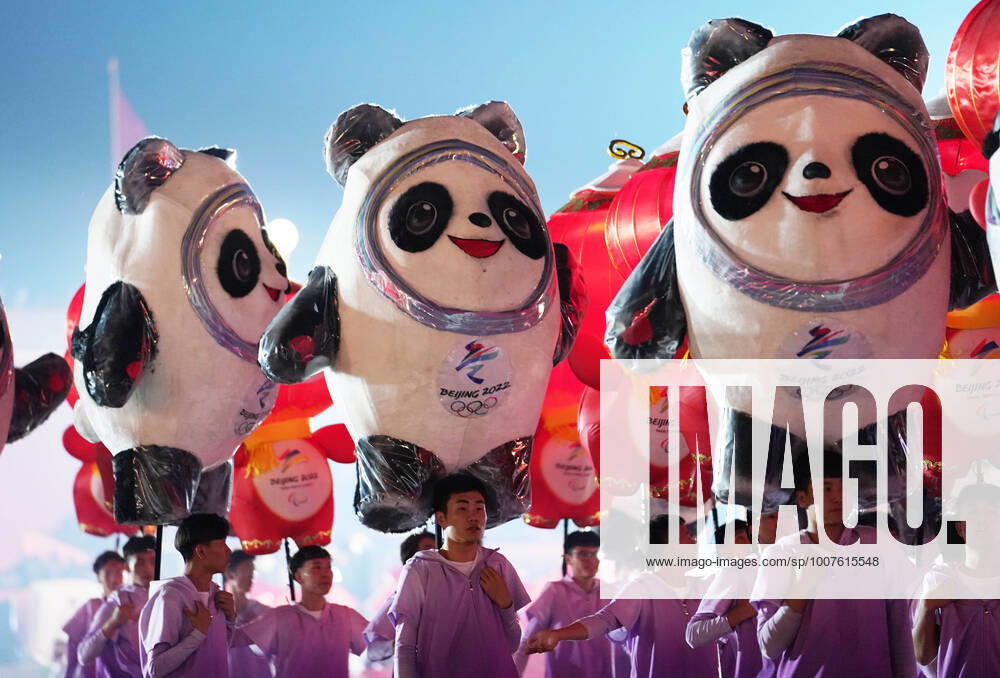 BEIJING, Oct. 1, 2019 -- The mascots of Beijing 2022 Olympic Winter games, Winterspiele,Spiele, Summer games Bing Dwen Dwen front and the mascots of Beijing 2022 Paralympic Winter Games Shuey Rhon Rhon are seen at the grand evening gala at Tian anmen Square to celebrate the 70th anniversary of the founding of the People s Republic of China PRC, in Beijing, capital of China, Oct. 1, 2019. PRC70YearsCHINA-BEIJING-NATIONAL DAY-CELEBRATIONS-EVENING GALA CN XingxGuangli (191001) -- BEIJING, Oct. 1, 2019 -- The mascots of Beijing 2022 Olympic Winter Games Bing Dwen Dwen (front) and the mas XingxGuanglixviaxwww.imago-images.de imago images 93878430