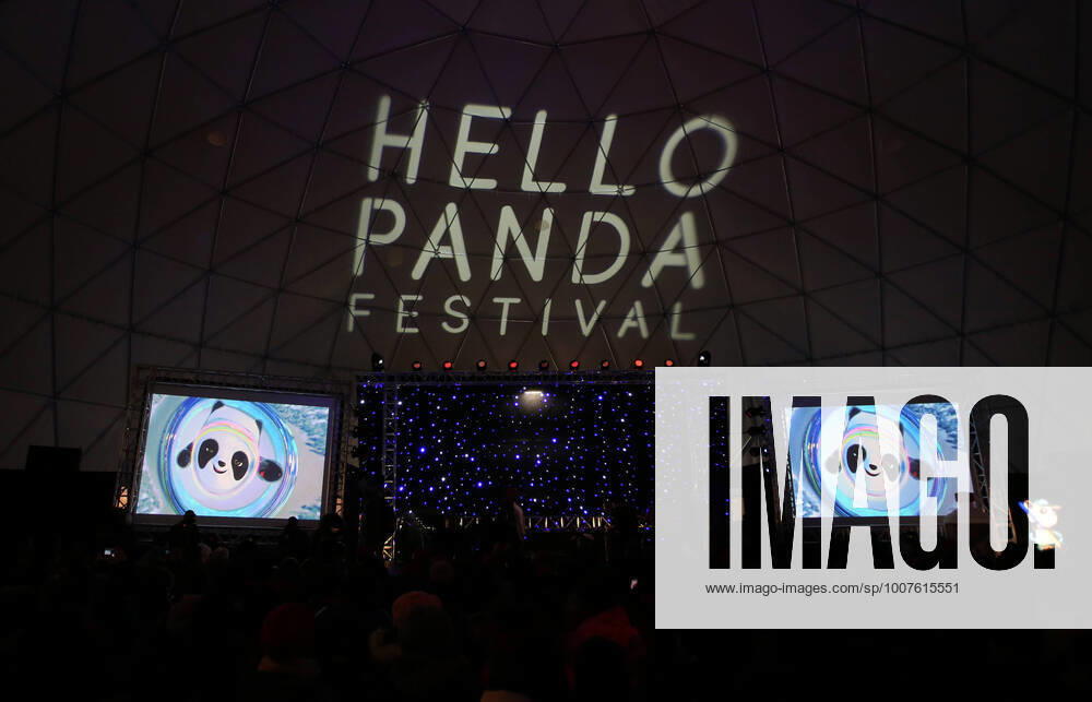 NEW YORK, Jan. 19, 2020 -- Large screens show Bing Dwen Dwen, the mascot of 2022 Beijing Winter Olympics, during the Chinese Lantern, Highlight 2022 Cultural Day for the Beijing Winter Olympics in New York, the United States, Jan. 18, 2020. A thousand people from the Chinese community in New York gathered on Saturday evening to welcome the Beijing Winter Olympics. SPU.S.-NEW YORK-CHINESE LANTERN-FLASH MOB QinxLang (200119) -- NEW YORK, Jan. 19, 2020 -- Large screens show Bing Dwen Dwen, the mascot of 2022 Beijing Winter Olympics, du QinxLangxviaxwww.imago-images.de imago images 96285583