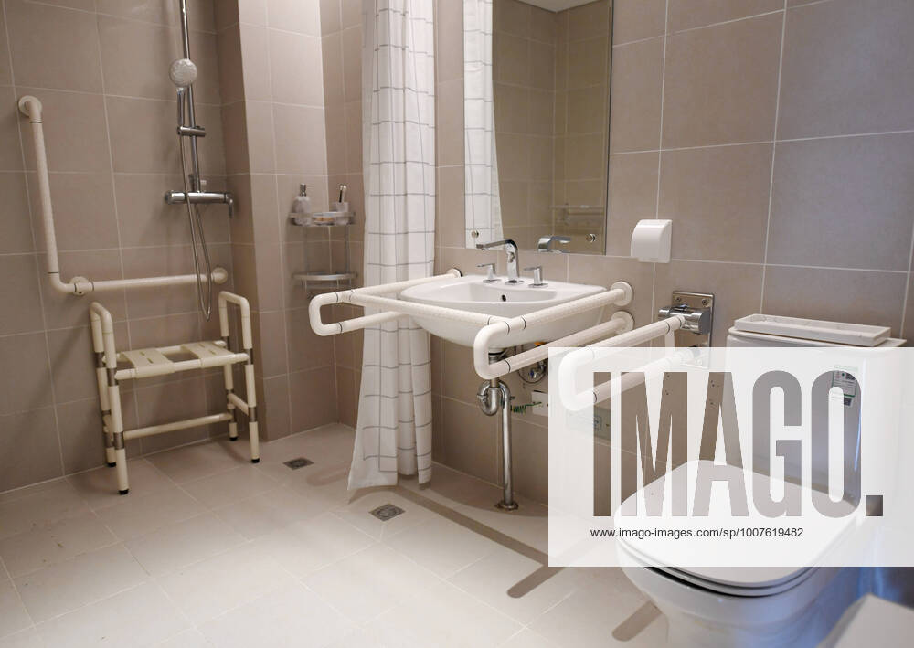 BEIJING, Aug. 20, 2020 -- Photo taken on Aug. 20, 2020 shows the bathroom of the sample room with accessibility facilities in the Yanqing Olympic Paralympic Village in suburban Yanqing District of Beijing, capital of China. The Yanqing Olympic Paralympic Village of the 2022 Beijing Winter Olympics will be fully completed by the end of this year as planned, and will meet the requirements for hosting events in August 2021. The Village is designed for atheletes with the concept of athlete-centered , highlighting the Chinese cultural characteristics and ecological conservation. After the Games, it will be opened to the public as a leisure resort. SPCHINA-BEIJING-2022 WINTER OLYMPICS-YANQING WINTER OLYMPIC VILLAGECN ZhangxChe (200820) -- BEIJING, Aug. 20, 2020 -- Photo taken on Aug. 20, 2020 shows the bathroom of the sample room with accessibil ZhangxChenlinxviaxwww.imago-images.de imago images 103218279
