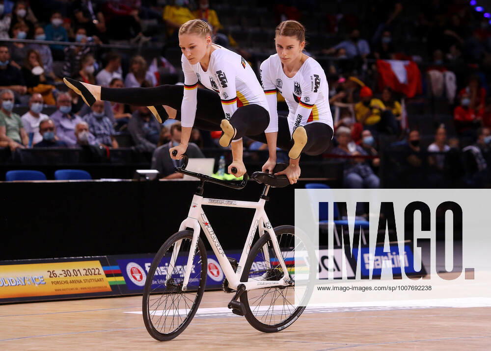 BAU 31 10 2021 Stuttgart Indoor Cycling World Championships 2021, Pair Women Final, World Champions v l Selina Marquardt and Helen Vordermeier GER