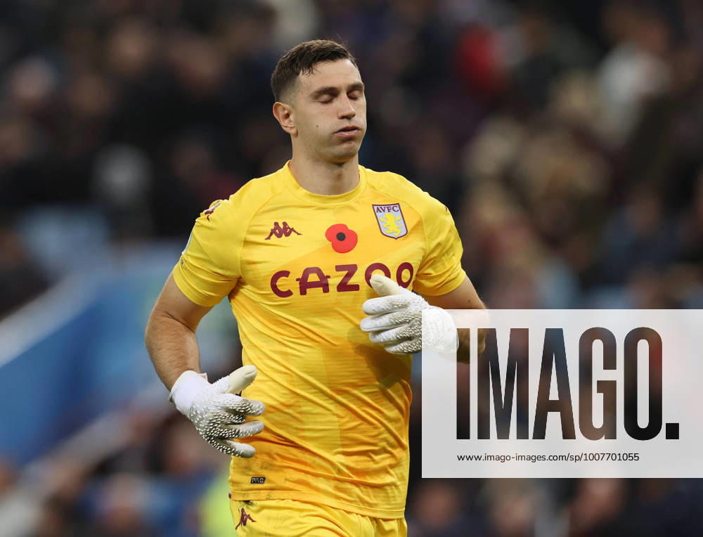 Birmingham, England, 31st October 2021. Emiliano Martinez of Aston Villa dejected after his play led to the second West Ham goal during the Premier League match at Villa Park, Birmingham. Picture credit should read: Darren Staples Sportimage . SPI-1293-0041
