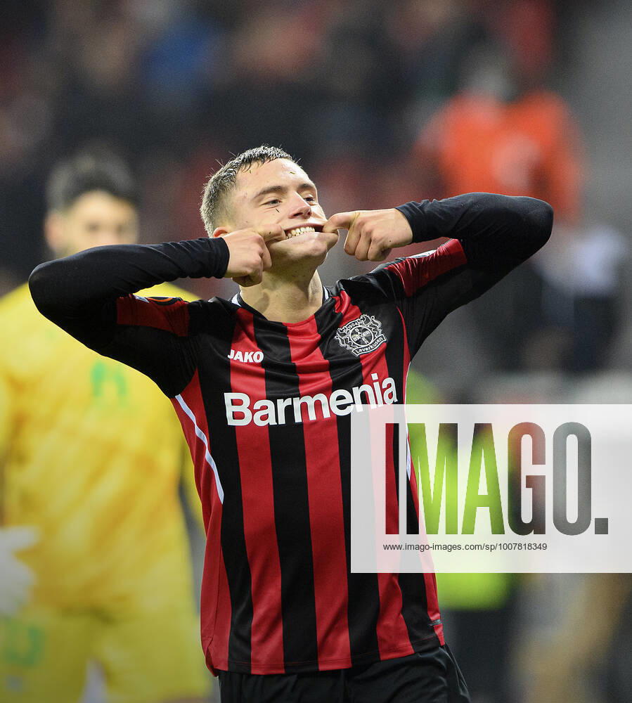 Cheers Florian WIRTZ LEV after his goal to 3 0, gestures, gesture, football Europa League, group stage, matchday 04 , Bayer 04 Leverkusen LEV Real Betis Sevilla 4 0, on 04 11 2021 in Leverkusen Germany UEFA regulations prohibit any use of photographs as image sequences and or quasi video Â