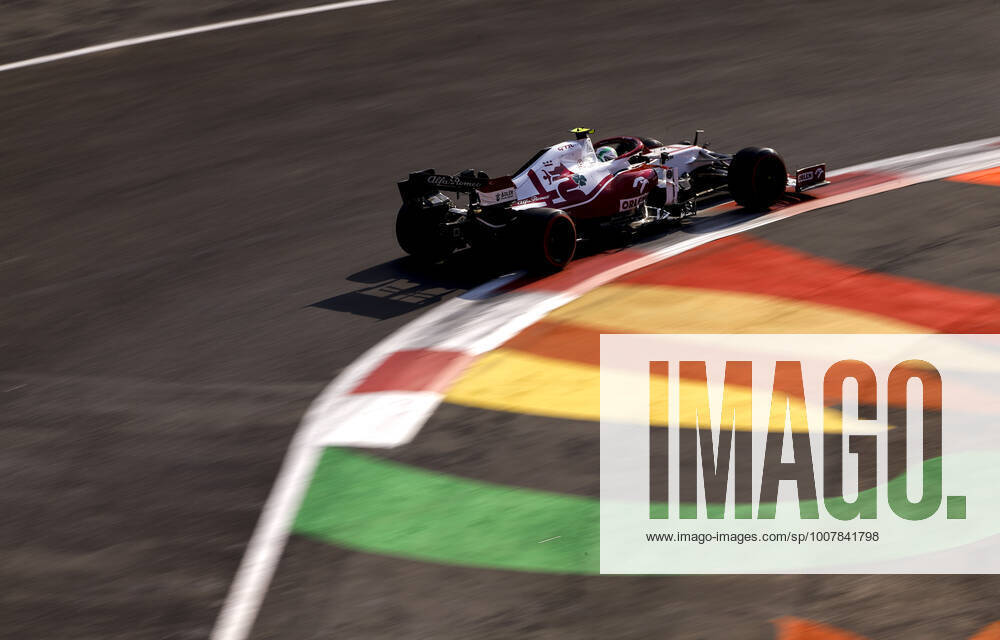 99 GIOVINAZZI Antonio (ita), Alfa Romeo Racing ORLEN C41, action during the Formula 1 Gran Premio De La Ciudad De Mexico 2021, Mexico City Grand Prix, 18th round of the 2021 FIA Formula One World Championship, WM, Weltmeisterschaft from November 5 to 7, 2021 on the Autodromo Hermanos Rodriguez, in Mexico City, Mexico - F1 - MEXICO CITY GRAND PRIX 2021 DPPI Panoramic F12021GP18MEX_JK207452