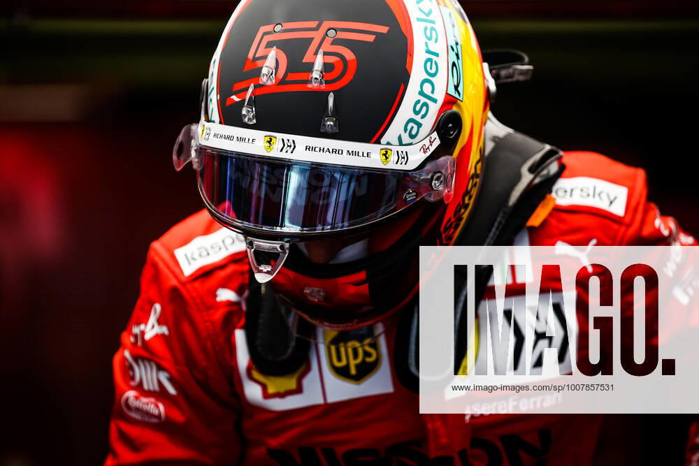 SAINZ Carlos (spa), Scuderia Ferrari SF21, portrait during the Formula 1 Gran Premio De La Ciudad De Mexico 2021, Mexico City Grand Prix, 18th round of the 2021 FIA Formula One World Championship, WM, Weltmeisterschaft from November 5 to 7, 2021 on the Autodromo Hermanos Rodriguez, in Mexico City, Mexico - F1 - MEXICO CITY GRAND PRIX 2021 DPPI Panoramic 20211106_GOODEN_FG0D0523