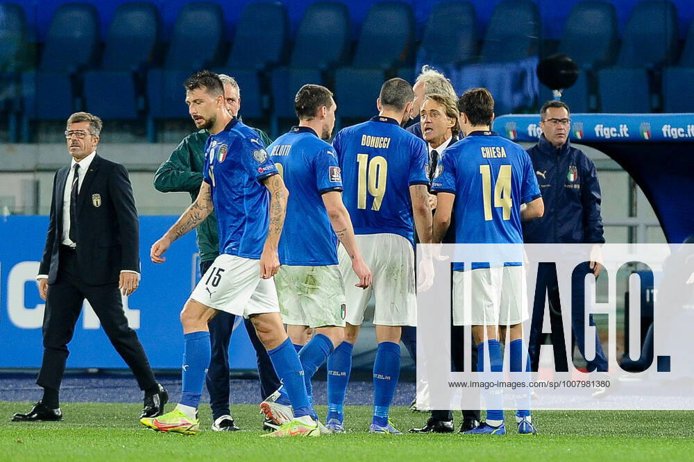 IPP20211112 Football - soccer: FIFA World Cup, WM, Weltmeisterschaft, Fussball Qatar 2022 Qualifier, Italy - Switzerland, le indicazioni di Mancini ai suoi giocatori. (Verwendung nur in Deutschland - GERMANY ONLY) *** IPP20211112 Football soccer FIFA World Cup Qatar 2022 Qualifier, Italy Switzerland, le indicazioni di Mancini ai suoi giocatori Use only in Germany GERMANY ONLY