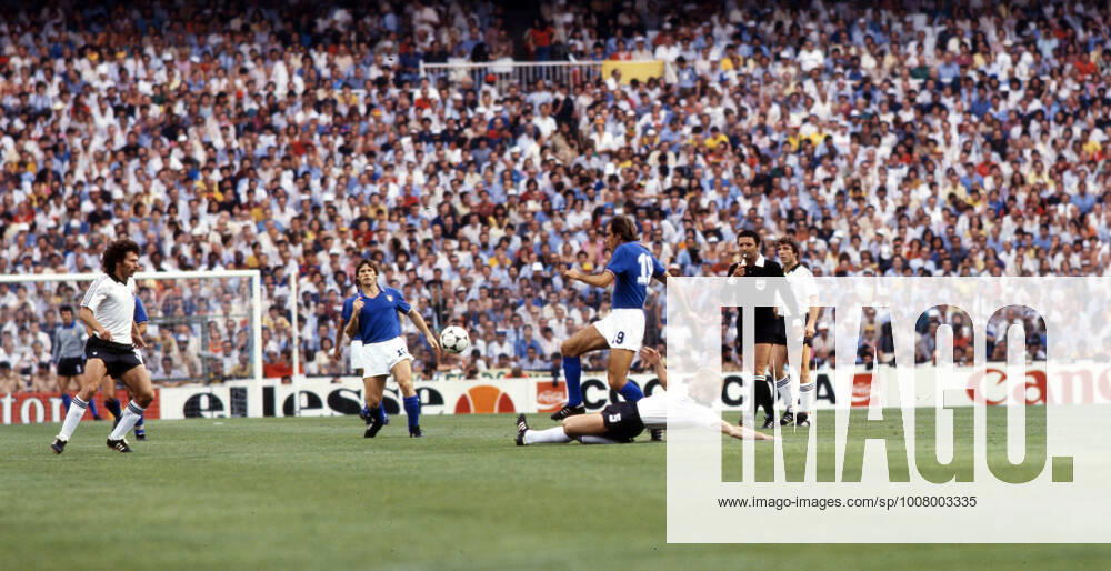 11 07 82 Italy Germany Spain, Madrid, 11 07 1982, Football, FIFA World Cup 1982 in Spain, Final, Italy FRG Germany DFB 3 1 v l Francesco Graziani Italy , Bernd Förster Germany