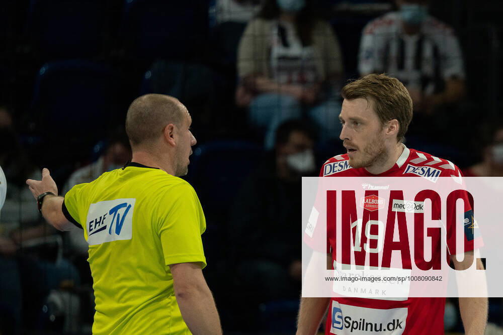 Kristian Bjornsen Aalborg Handbold 19 gets time penalty THW Kiel vs Aalborg Handbold Handball, EHF Champions League, Matchday 7, Season 2021 2022, 18 11 2021 Marcel von Fehrn THW Kiel vs Aalborg Handbold Handball, EHF Champions League, Matchday 7, Season 2021 2022, 18 11 2021 Kiel.