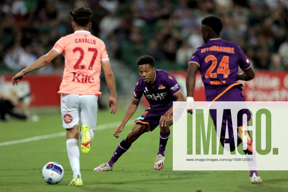 ALEAGUE GLORY ADELAIDE, Josh Cavallo of United drives towards Antonee Burke-Gilroy and Pacifique Niyongabire of the Glory during the A-League Round 1 match between Perth Glory and Adelaide United at HBF Park in Perth, Saturday, November 20, 2021. ( NO ARCHIVING, , NO USE IN BOOKS WITHOUT CONSENT PERTH WA AUSTRALIA