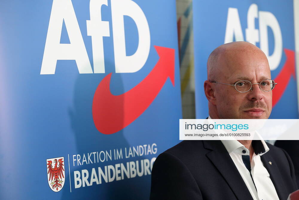 Andreas Kalbitz non-partisan, former AfD state and faction leader speaks after a special session of the AfD state parliament faction at a press conference on his whereabouts in the faction after party expulsion by the Federal Executive Committee, Landtag Brandenburg, Potsdam, 18 May 2020 Brandenburg Andreas Kalbitz remains member of the AfD state parliament faction